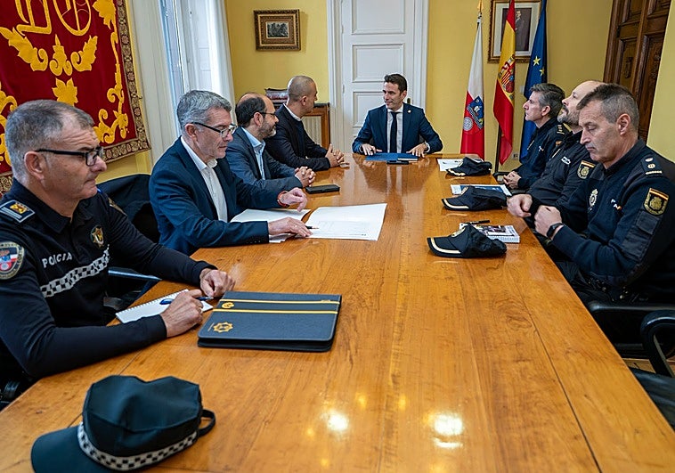 La Policía Nacional reforzará su presencia en Torrelavega los fines de semana tras los últimos asaltos con armas de fuego